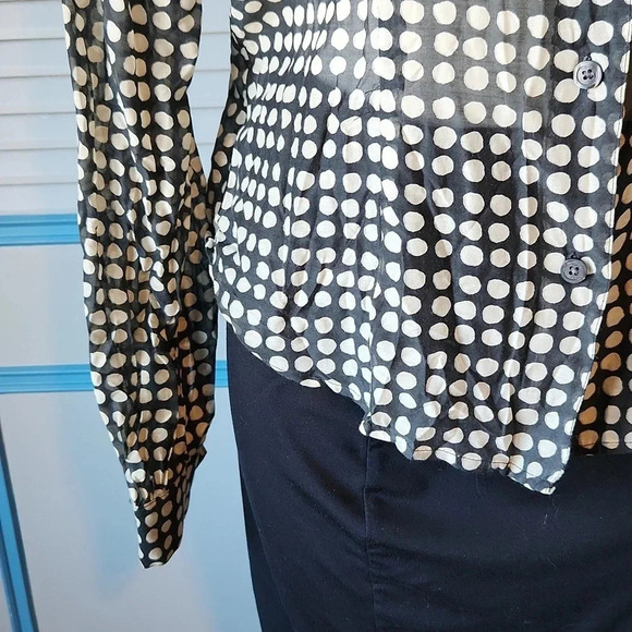 Isaac Mizrahi Black & White Button Down Top - Picture 7 of 14